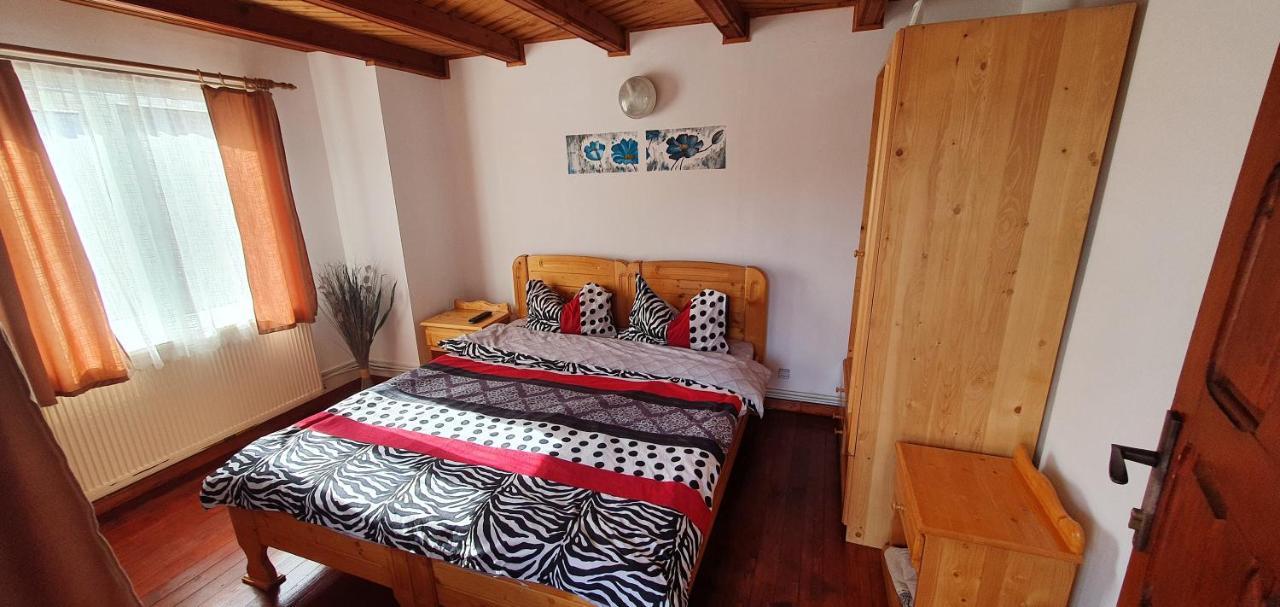 Casa Colt De Rai Villa Brezoi Luaran gambar