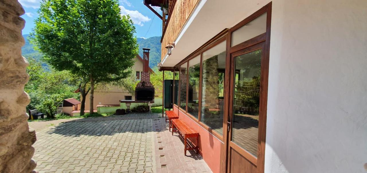 Casa Colt De Rai Villa Brezoi Luaran gambar